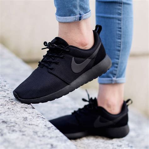 women's all black Nike shoes